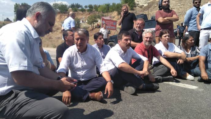 Dersim'e ulaşan HDP heyetinin yangın bölgesine gitmesi engellendi